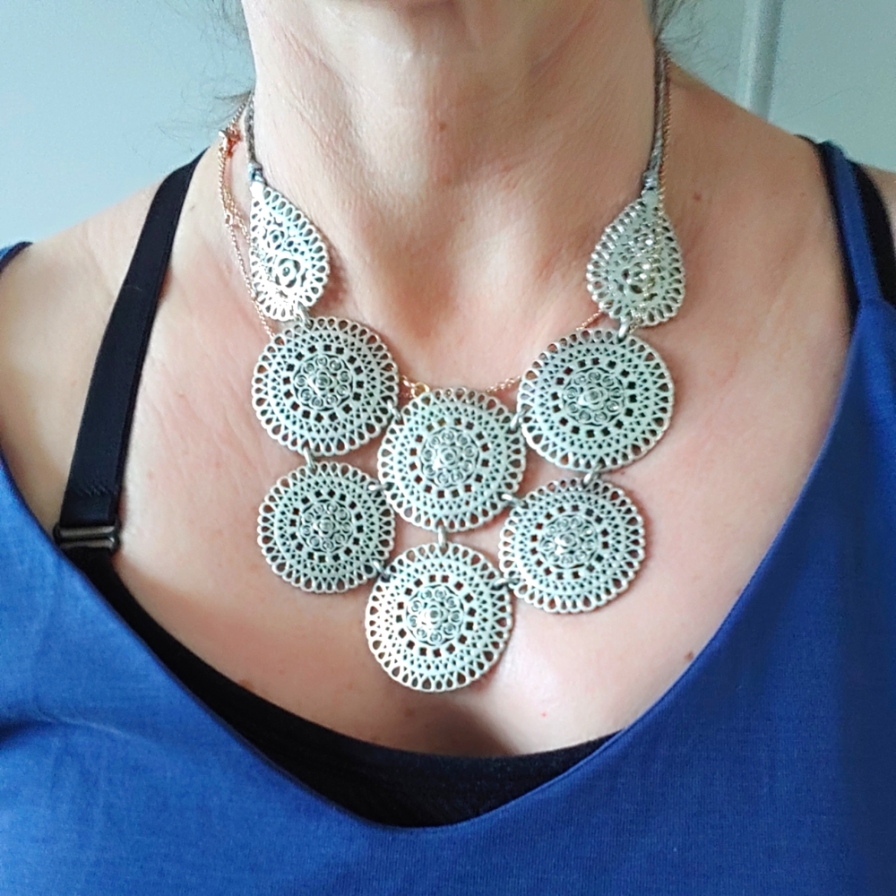 Stella & Dot | Chunky Necklace | Silver | Weave Design | Hook Clasp